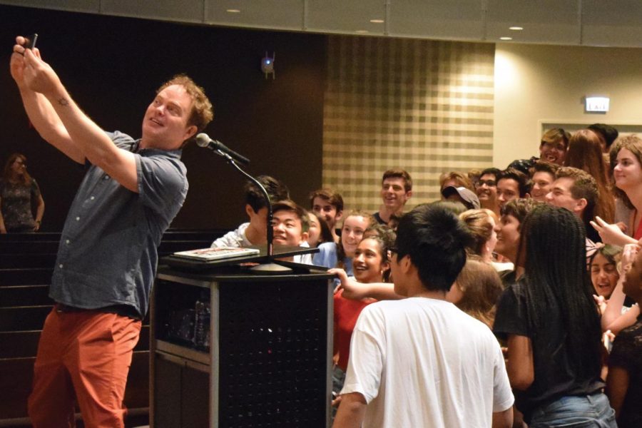 SUPER SELFIE. Rainn Wilson, an actor known for his role as Dwight Schrute in “The Office,” takes a selfie with U-High students who attended the optional assembly May 24. Wilson spoke about his production company, SoulPancake, and its role in his efforts to change the world.