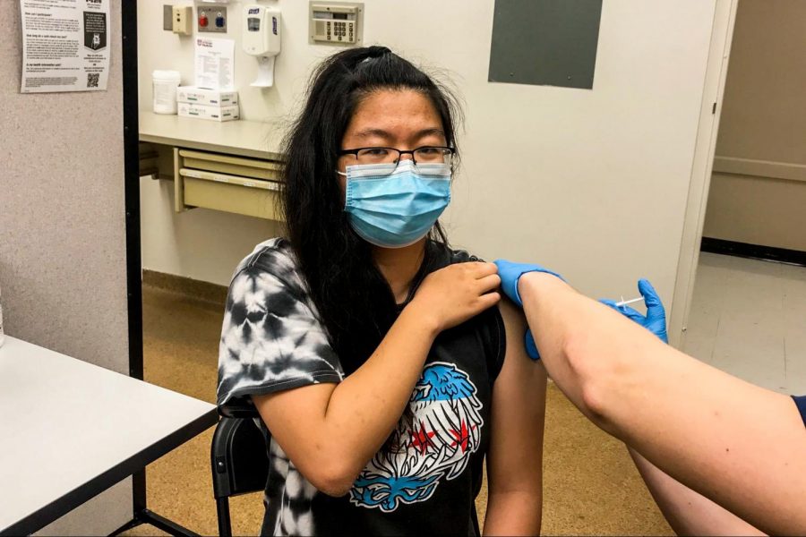 Junior+Jennifer+Huo+gets+her+second+vaccine+dose+April+8+at+the+University+of+Chicago+Hospital.+The+University+of+Chicago+will+offer+free+COVID-19+vaccines+to+all+Lab+or+UChicago+Charter+students%2C+employees%2C+children+of+employees+and+family+members+and+caregivers+of+students+and+employees+ages+12+or+older+on+May+22.+