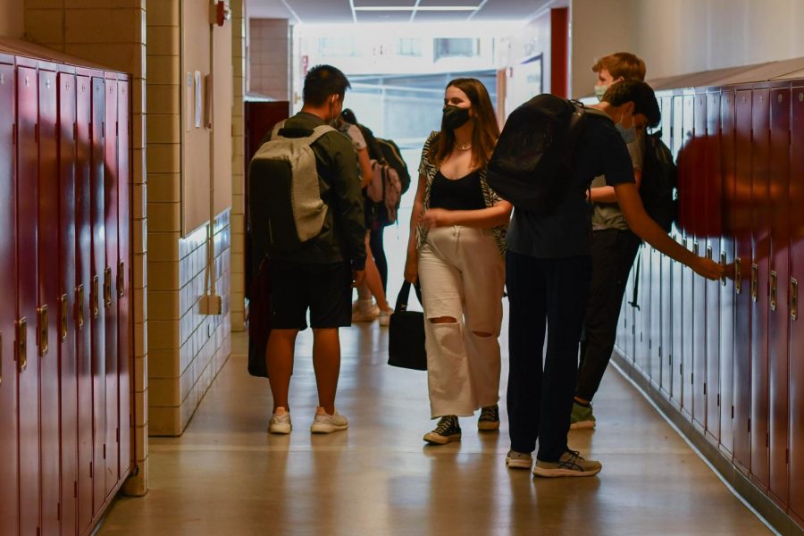 Students converse in the hallways as they commute between classes. While students
are physically back in person, much has changed since the last in-person fall at U-High.