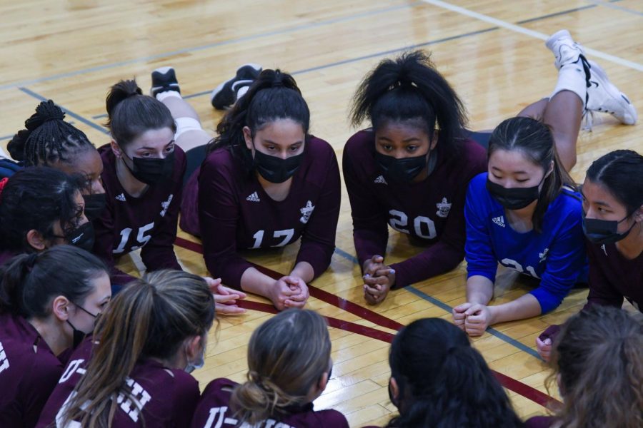 The+volleyball+team+huddles+together+before+a+game+on+senior+night+on+Oct.+21.+The+Maroons+finished+their+season+winning+the+ISL+conference+and+the+regional+championship.+