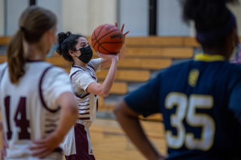 After the extended break,  where classes were delayed until Jan. 10, U-High athletes return to their sports with stricter mask-wearing and social distancing expectations. 