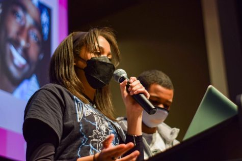Juniors Camille Bryant and Michael Ewing talk about Tupac Shakur during the Black Students’ Association workshop on Jan. 13. During the workshop students also discussed other major Black influences in the music industry. 