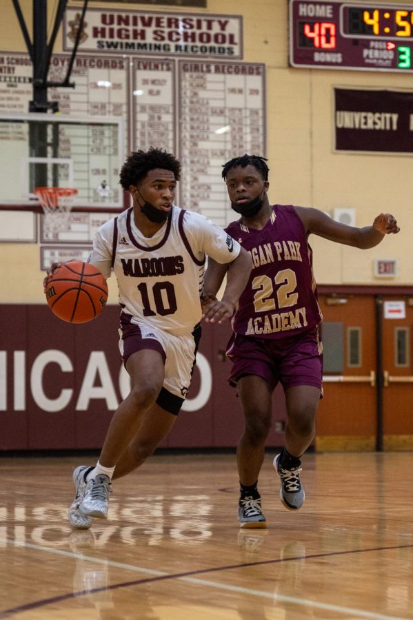 FINDING A BALANCE. On Feb. 1, junior Xavier Nesbitt dribbles the basketball in a game against
Morgan Park Academy. Xavier and other U-High athletes expressed often-overwhelming feelings of
stress when trying to perform at a high level athletically and academically at the same time.