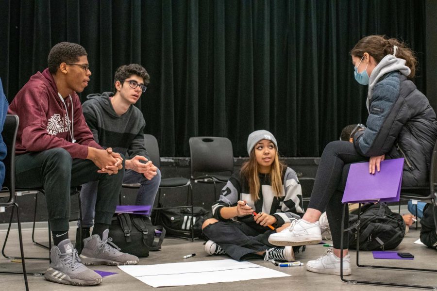 In the Moving Forward workshop, Senior Kai Billups, Junior Ilan Nevo, Junior Camille Bryant and Senior Farah Sugrue (left to right) discuss events regarding race from March 2020 to April 2022.