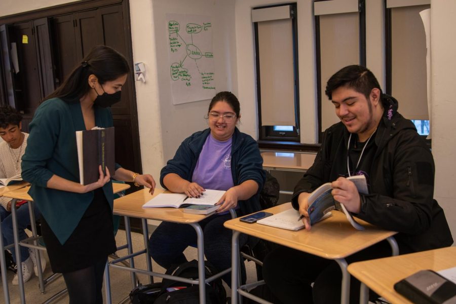English teacher Sari Hernández instructs seniors Kariani Rojas and Juan Chaides during class. Since starting at U-High in 2016, Ms. Hernández has provided a safe space, particularly for Latinx students.