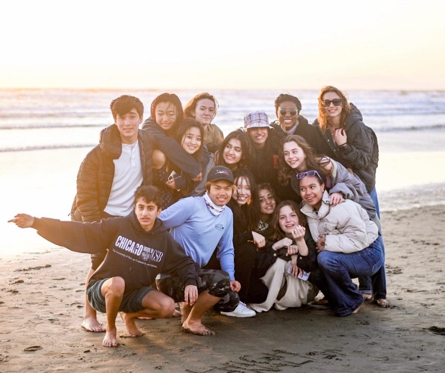 The U-Highlights and U-High Midway team gather for a photo at Ocean Beach, concluding the journalism convention and trip. 