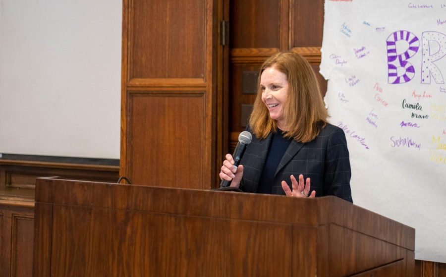 During a lunchtime event, New York Times editor Monica Davey spoke about her path following high school and her wavering certainty about what she wanted to pursue at that time.

