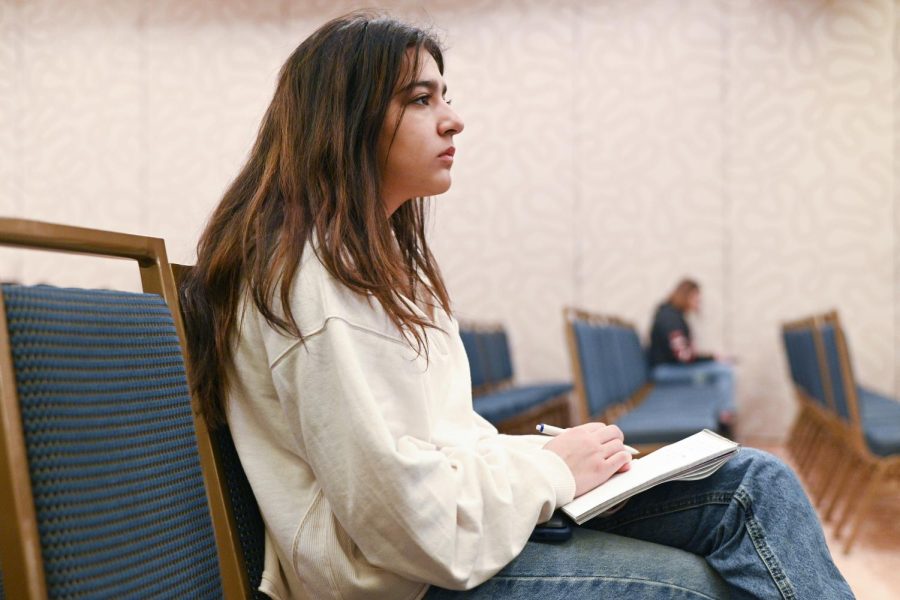U-High Midway staff member Zara Siddique takes notes and listens to a speaker at one of the many workshops she attended at the national journalism convention.