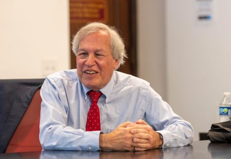 Dean of the UC Berkeley School of Law Erwin Chemerinsky speakes to students and faculty at a Maroon Mentor lunch hosted by the Maroon Key Society on May 19.