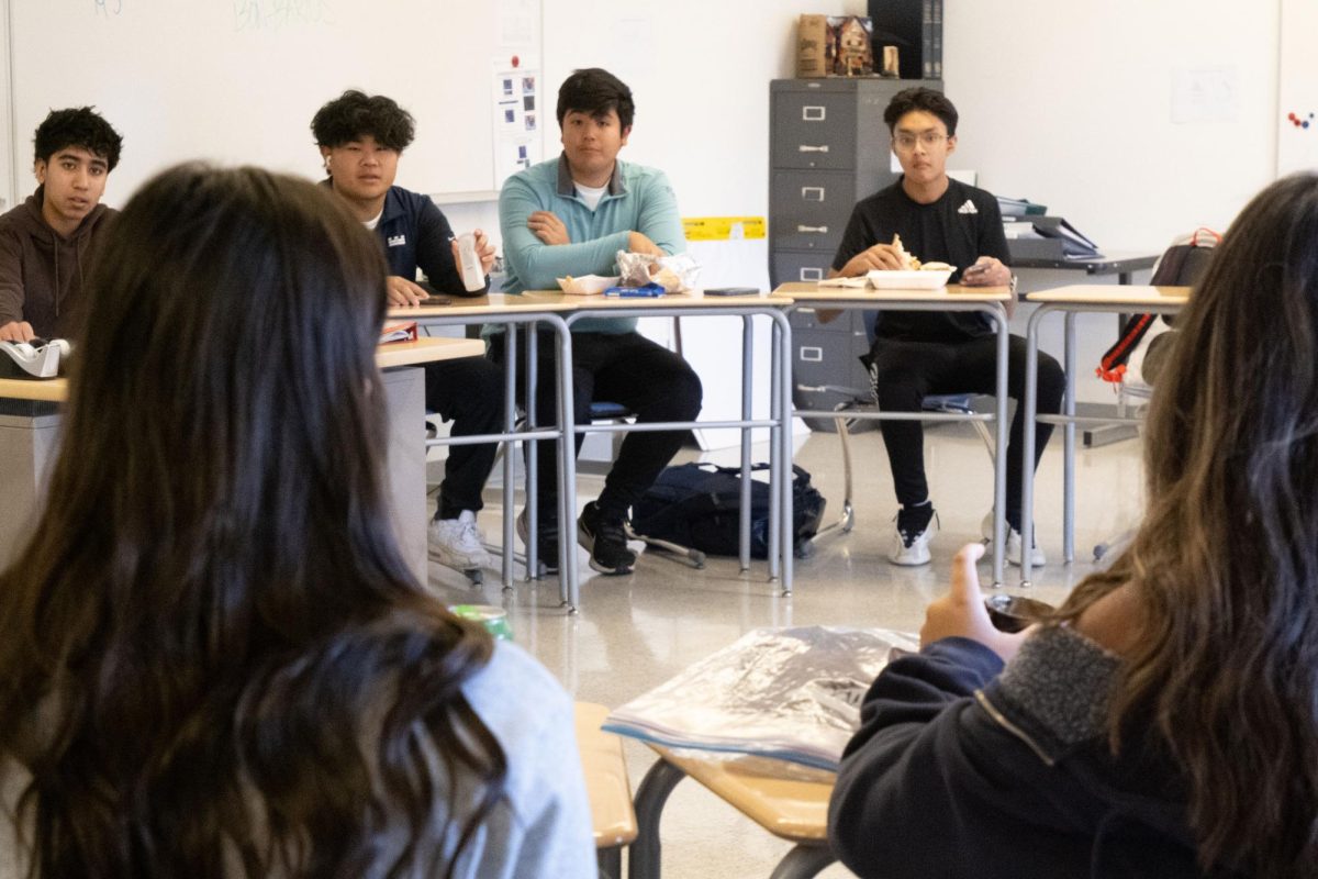 Hindu Students Club members discuss objectives during an October 17 meeting. The new affinity group intends on providing Hindu students at U-High the opportunity to convene.