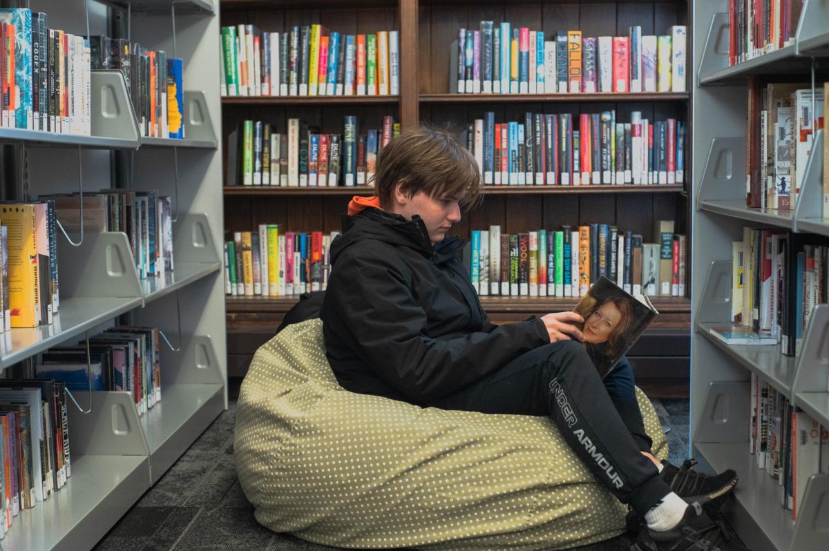 In+the+U-High+library%2C+a+student+reads+on+a+beanbag.+Pleasure+reading+has+become+increasingly+unpopular%2C+especially+among+younger+generations.+Simultaneously%2C+the+daily+social+media+usage+average+is+six+hours+a+day.%0A