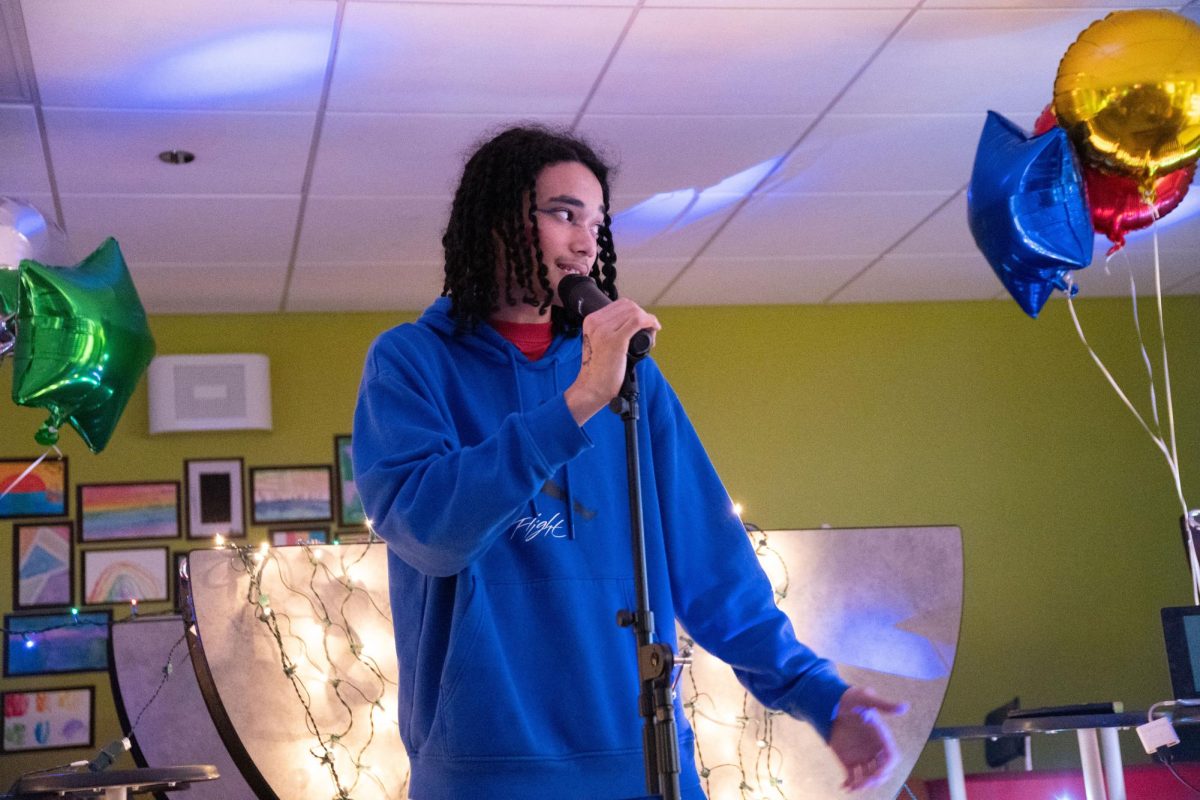 As the first to perform at Art in the Dark, ninth grader Josiah Sklarsky led with a karaoke performance of a few rap songs. Students could perform in front of the Art in the Dark crowd by signing up in advance or during the open mic. “I listen to music every day, like 70 hours a week or something crazy like that,” Josiah said. “I’m a big music person, so any opportunity I get to share that is very nice for me.”
