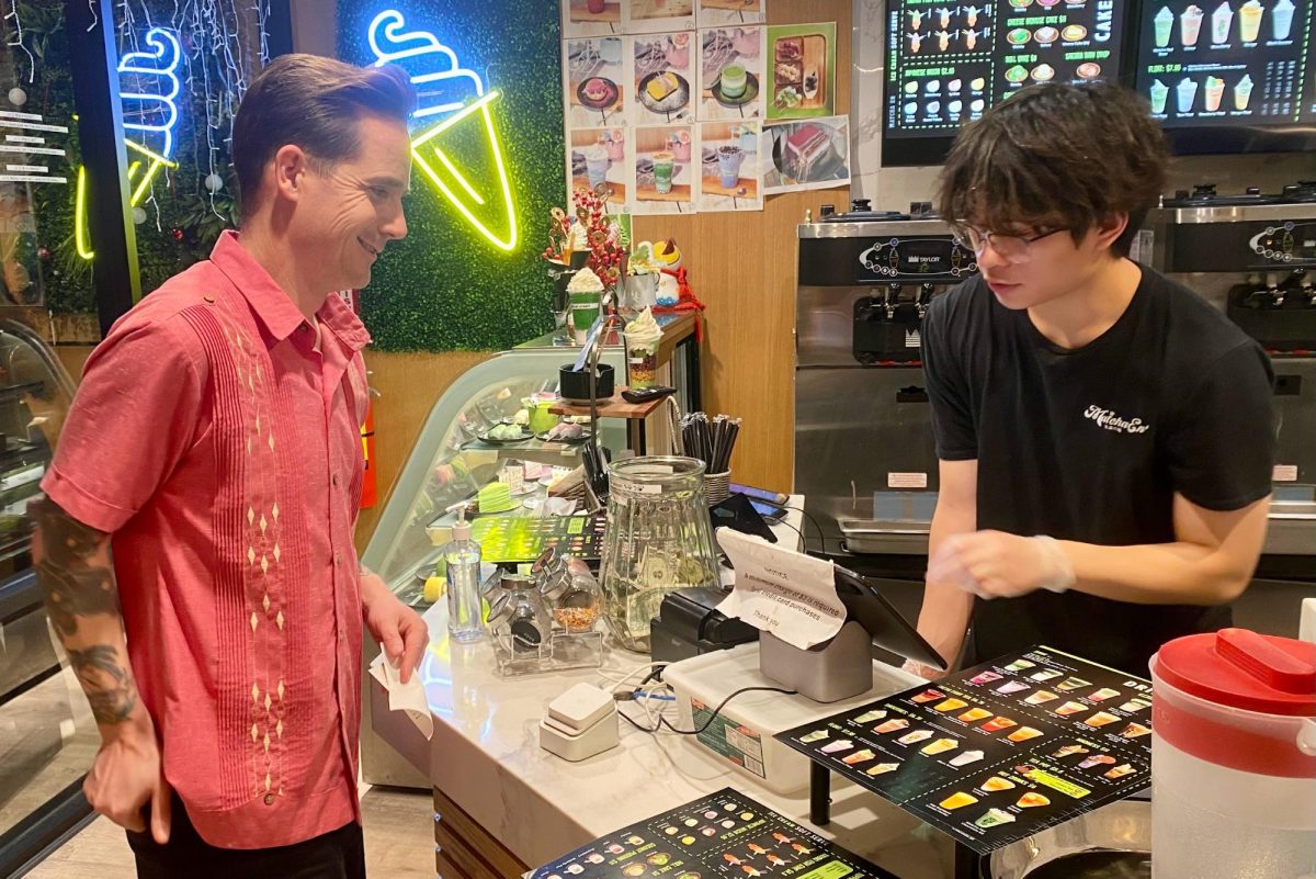 Smiling+for+smoothies.+At+Matcha+En+in+Chinatown%2C+a+customer+takes+his+receipt+after+ordering+a+drink.+The+popular+spot+in+the+plaza+was+busy+on+Wednesday%2C+April+10%2C+with+both+locals+and+tourists.+The+dessert+and+drink+shop+opened+its+Chinatown+location+in+2022+after+the+coronavirus+pandemic+restrictions.