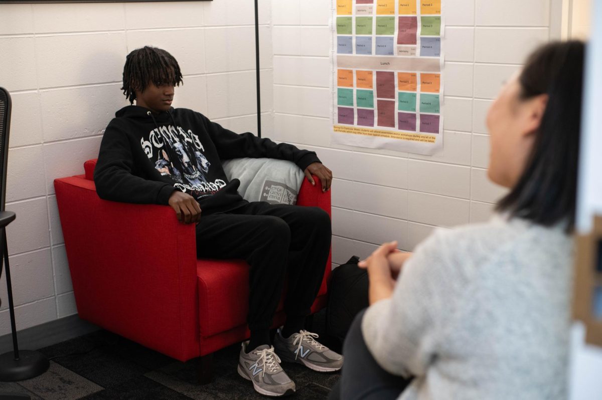 Ninth grader Christian Sanford speaks with counselor Aria Choi. The LabSTART presentations, run by counselors including Ms. Choi, encourages students to be present throughout their time in high school.