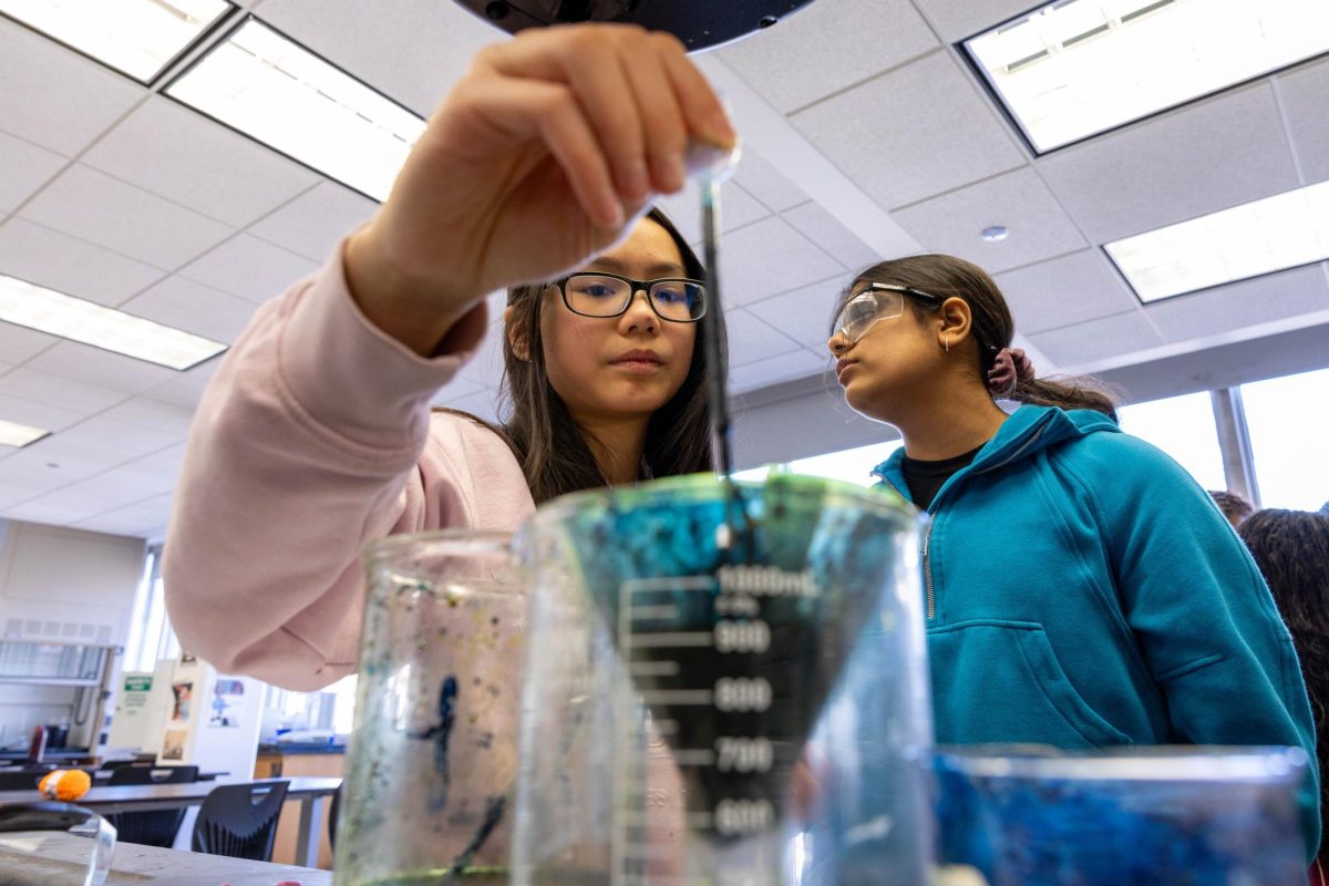 UNSEEN SHADES. Ninth grader Michelle Guo carefully drips a solution into a funnel during the Pigments and Flames ArtsFest workshop led by members of RU Science. The workshop aimed to help students create their own art pigments through simple chemical reactions. “Now that I've experienced RU Science, I am thinking about joining because of the great community,” Michelle said.