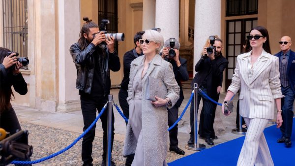 The sequel to the renowned success, 'Devil Wears Prada,' deals more with journalism than fashion, but fails to deal with the issue substantively. 